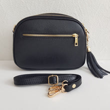 Lataa kuva Galleria-katseluun, LILY musta nahkainen crossbody-laukku vetoketjutaskulla takaa