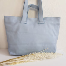 Lataa kuva Galleria-katseluun, Upea shopper- malli, laadukas ja käytännöllinen. Aivan varmasti pakko saada- asuste tänäkin keväänä.