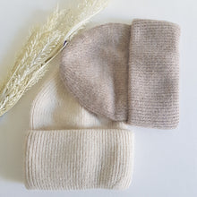 Lataa kuva Galleria-katseluun, Lämmin MIISA beanie leveällä kääntöreunalla on laadukas ja hyvin istuva pipomalli kylmään säähän.  Materiaali  60% angora, 30% villa, 10% viskoosi.  Hoito-ohje: käsinpesu.
