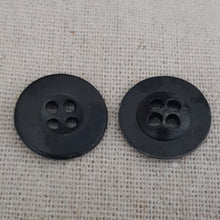 Lataa kuva Galleria-katseluun, Musta matta metalli läpiommeltava  18mm nappi
