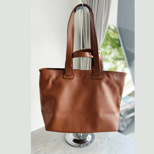 Lataa kuva Galleria-katseluun, Upea shopper- malli, laadukas ja käytännöllinen. Aivan varmasti pakko saada- asuste.
