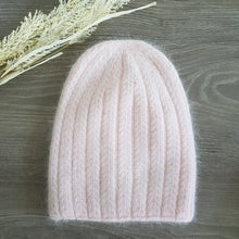 Lataa kuva Galleria-katseluun, Tyylikäs, kevyt ja  lämmin, angora beanie pipo.  Materiaali: 50% angora, 30% viskoosi, 20% villa  Värit: valkoinen, vaaleansininen, vaaleanpunainen ja ruskea
