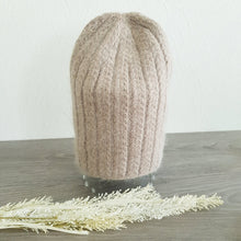 Lataa kuva Galleria-katseluun, Tyylikäs, kevyt ja  lämmin, angora beanie pipo.  Materiaali: 50% angora, 30% viskoosi, 20% villa  Värit: valkoinen, vaaleansininen, vaaleanpunainen ja ruskea
