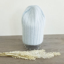 Lataa kuva Galleria-katseluun, Tyylikäs, kevyt ja  lämmin, angora beanie pipo.  Materiaali: 50% angora, 30% viskoosi, 20% villa  Värit: valkoinen, vaaleansininen, vaaleanpunainen ja ruskea
