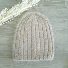 Lataa kuva Galleria-katseluun, Tyylikäs, kevyt ja  lämmin, angora beanie pipo.  Materiaali: 50% angora, 30% viskoosi, 20% villa  Värit: valkoinen, vaaleansininen, vaaleanpunainen ja ruskea
