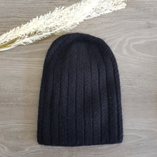 Lataa kuva Galleria-katseluun, Tyylikäs, kevyt ja lämmin, angora beanie pipo.  Materiaali: 50% angora, 30% viskoosi, 20% villa  Värit: harmaa, luonnonvalkoinen ja musta
